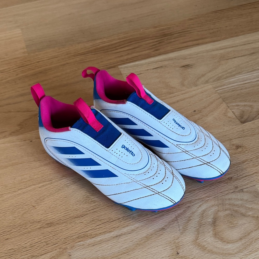 Adidas kids soccer cleats. Size 13
